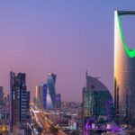 شهدت العمارة المعاصرة تطورًا مذهلًا خلال السنوات الأخيرة، لم يعد يقتصر على الأبعاد الجمالية فقط، بل أصبح يشمل حلولًا ذكية تستجيب للبيئة وتتكيف مع احتياجات المستخدمين. ومن أبرز مظاهر هذا التطور هي "الواجهات المتغيرة تفاعليًا" التي باتت عنصرًا رئيسيًا في تصميم المباني الذكية والعصرية.
